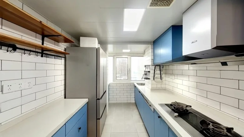 White Collar Home Garden - View 6