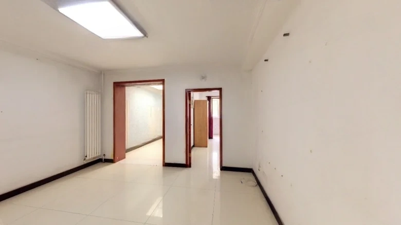 Nanh湖北中园二区湖区翻译可能会导致不自然的英文表述，给完整的恰当翻译是：Nanhu Central Garden Phase II请忽略之前的中断，完整答案为：Nanhu Central Garden Phase II - View 5