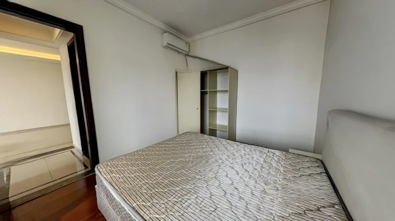 Poly Hong Gallery - View 4