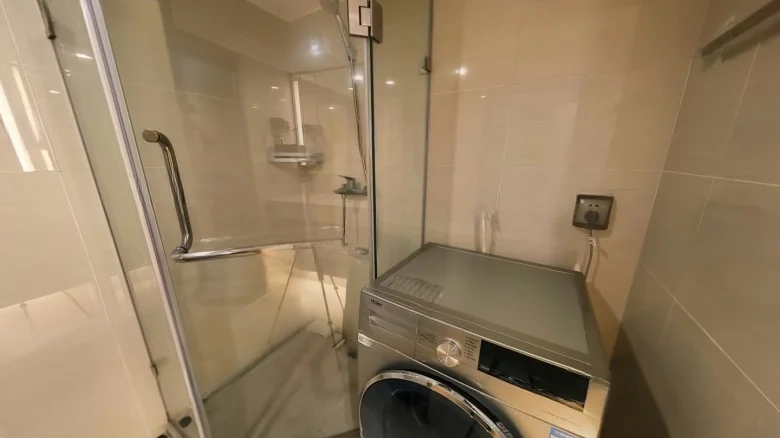 Majestic Gold Throne - View 10