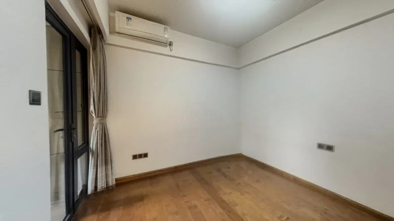 Central Bay Amber Bay - View 2