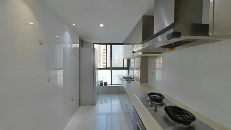 Love That Topples a City - View 8