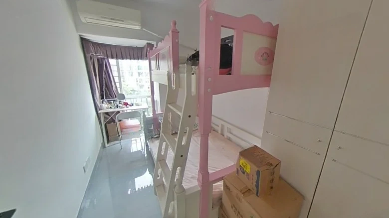 Clear sky and gentle breeze - View 2