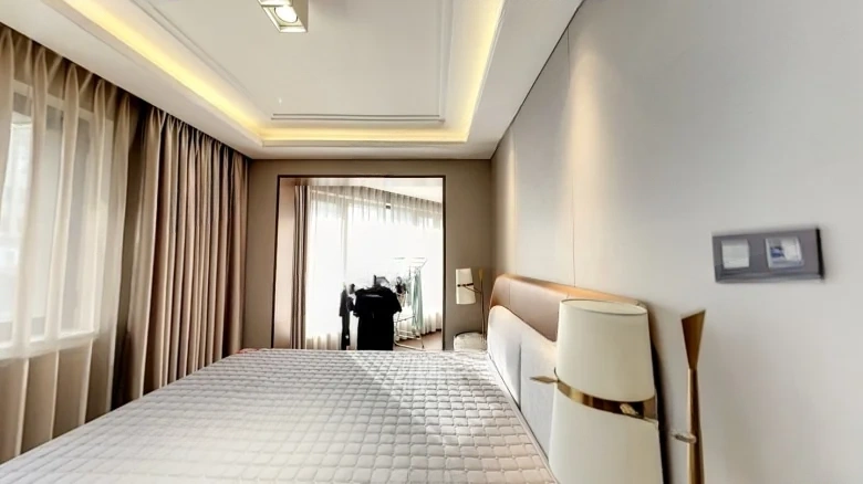 Resplendent Elegance - View 4