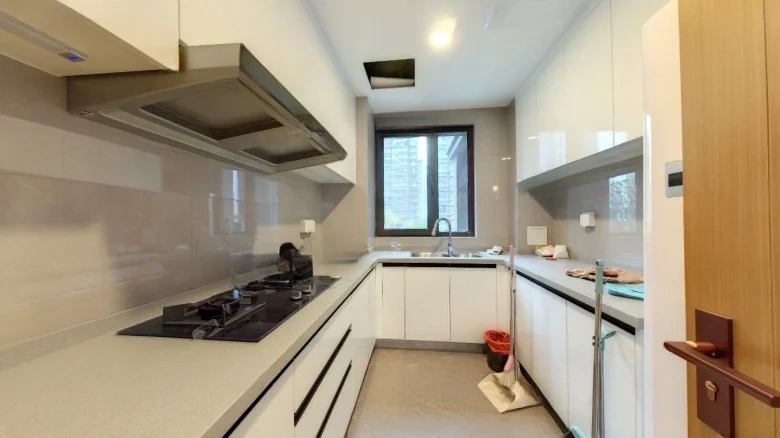 Oriental Bohui翠 can be translated as - View 7