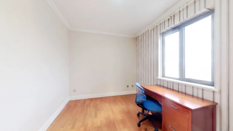 Hua Ye Rose Oriental - View 3