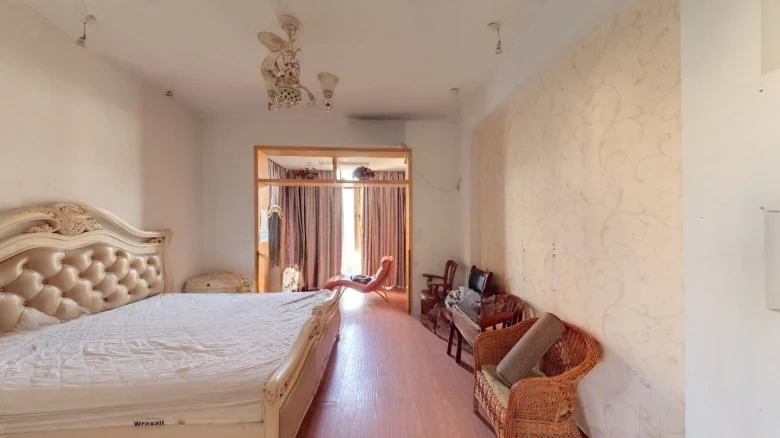 Golden Beverly - View 6