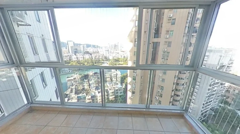 British Emperor Lakefront Garden - View 10