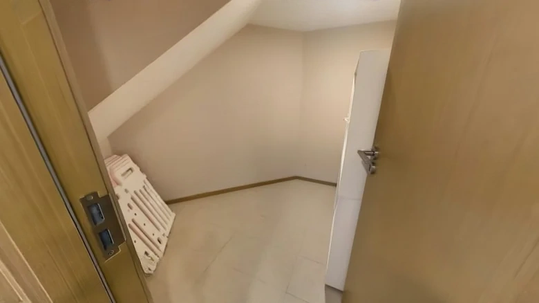 Majestic Gold Throne - View 14