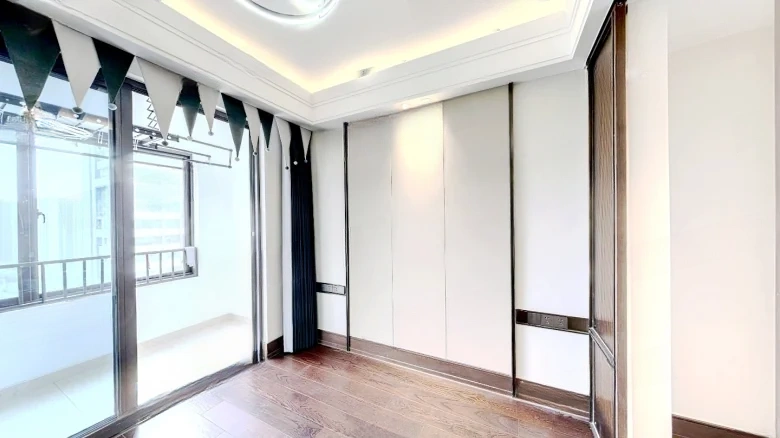 Swan Castle Garden - View 5