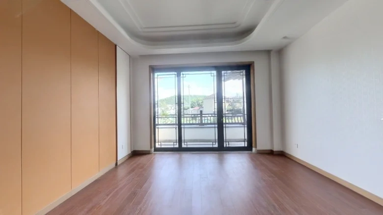 Blue Town Spring Breeze Ten Miles - View 2