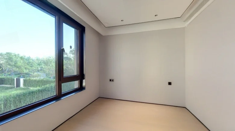 Luhu Cloud River Jade Tiered Gateway - View 3