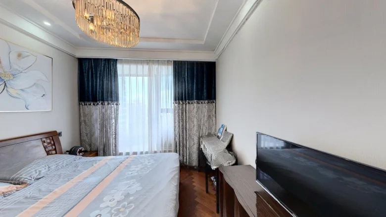 Round Fusion Plaza Mansion - View 3