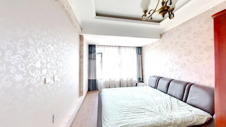 Poly Roland Fragrant Valley - View 2