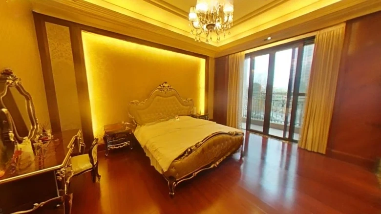 Elegant Home Platinum Elegance Court - View 4