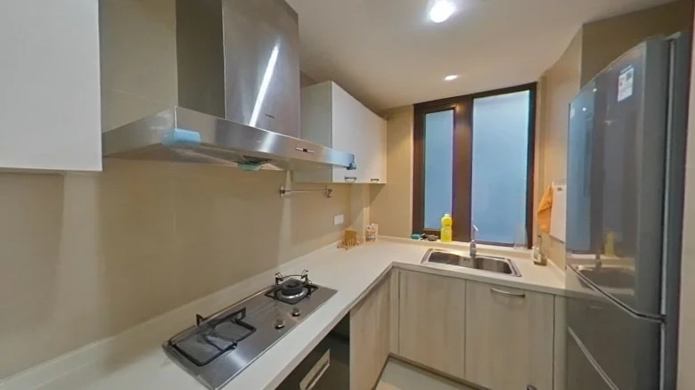 Fusion Creative Riverbank City Waterfront Mansion - View 7