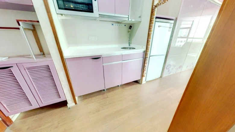 Eastern Golden Seat - View 4