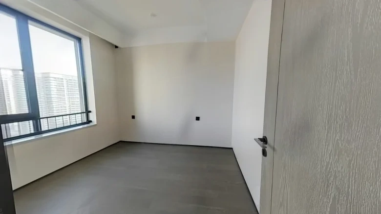 Riverfront Mansion Riverside - View 5