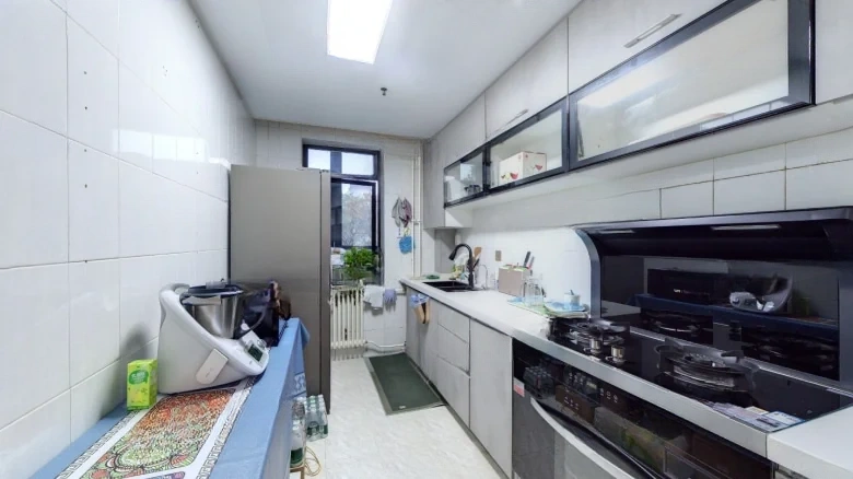 Round Square Apartments - View 10