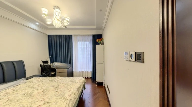 Round Fusion Plaza Mansion - View 2