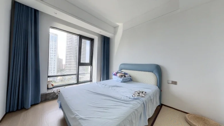 Greenfield Phoenix Perch Glimmering Jade - View 2