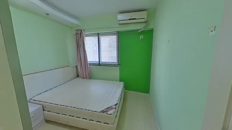 Dragon Gate Heaven下的翻译可以根据上下文有不同的表达，但最常用的直接对应译名是 - View 4