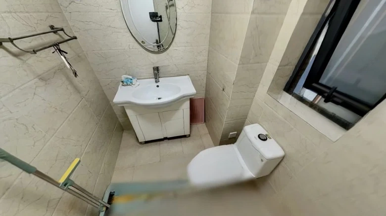 Golden Base Courtyard House - View 9