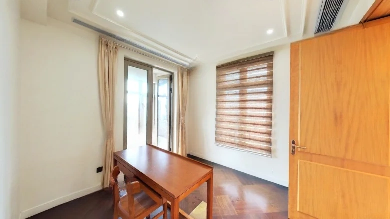 Vanke Lake Heart Island - View 2