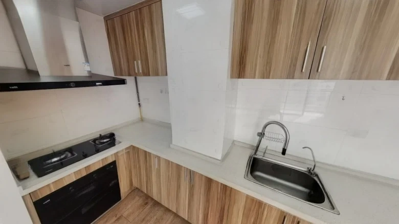 Jade Lake Manor Courtyard - View 4