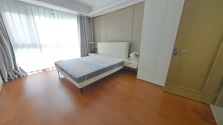 Zhenrong Riverside Purple Palace - View 3