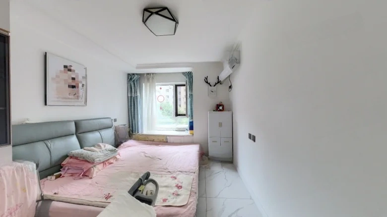 Poly Champagne International - View 2