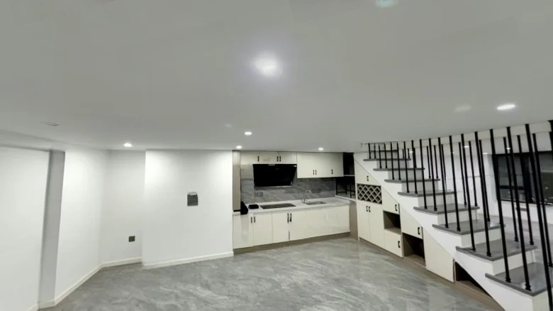 Crimson Star Sky Luxury - View 4