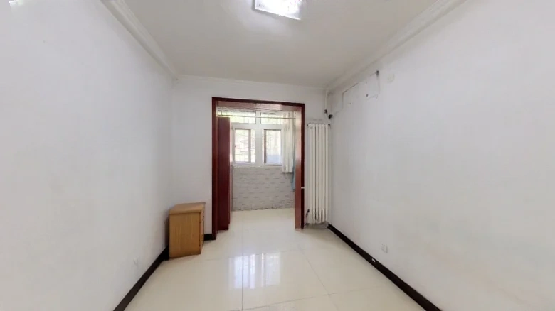 Nanh湖北中园二区湖区翻译可能会导致不自然的英文表述，给完整的恰当翻译是：Nanhu Central Garden Phase II请忽略之前的中断，完整答案为：Nanhu Central Garden Phase II - View 4