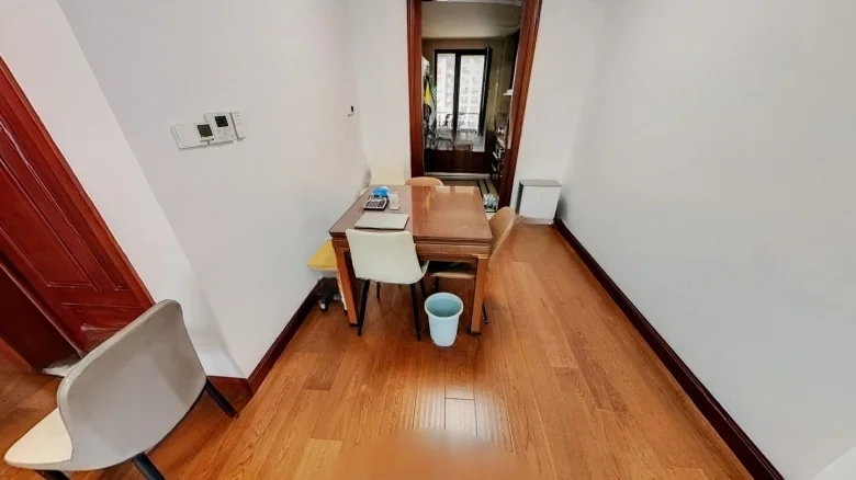 Sky Mansion Heart Adorns Grand Courtyard - View 5