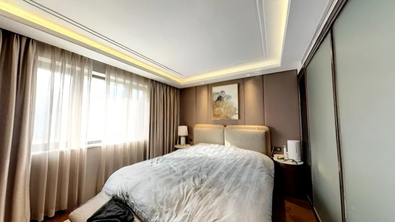 Resplendent Elegance - View 2