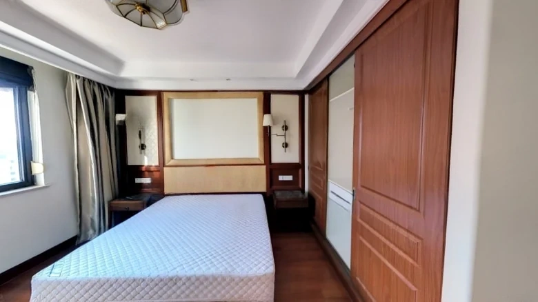 Erect House Fragrant Continent - View 2