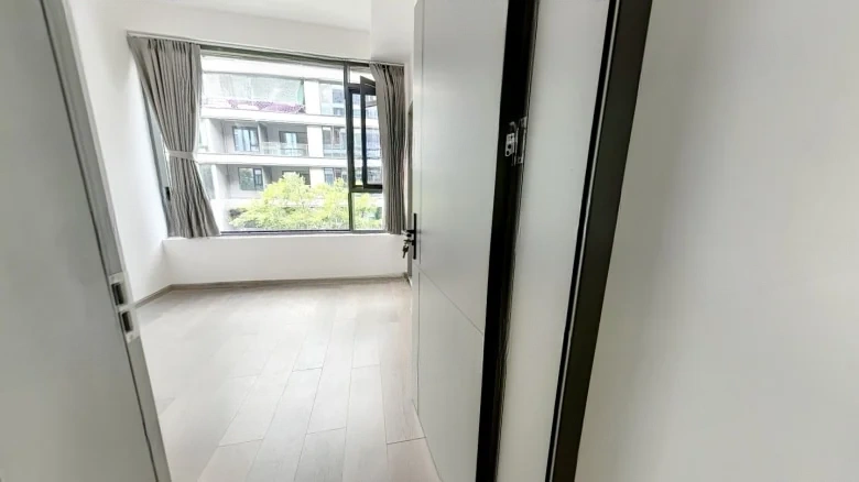 German Sulfur Spring Harmony and Royal Glory - View 2