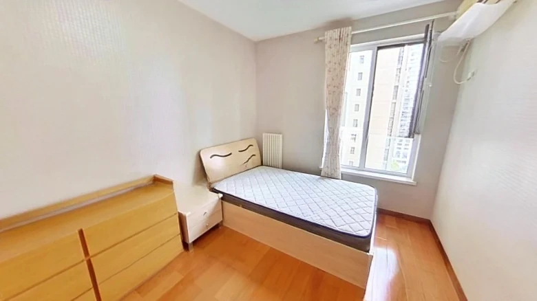 Poly Gold Spring - View 4