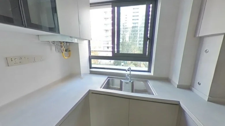 Lunar Peak Premium Emerald Court - View 8