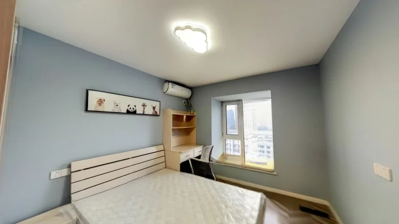 White Collar Home Garden - View 3