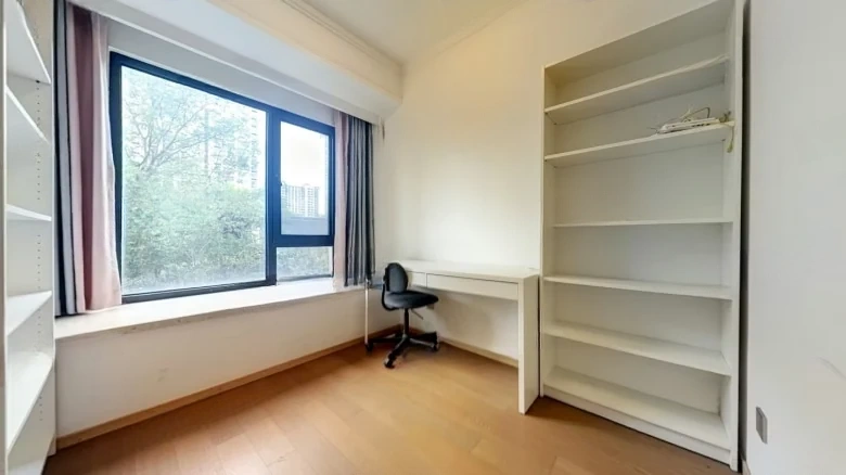 Rood Street Mountain Mansion - View 3