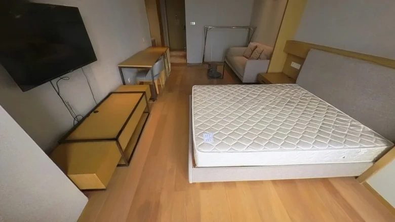 E&M Financial City - View 3