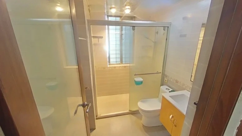 British Emperor Lakefront Garden - View 8