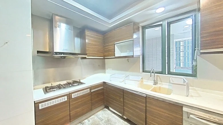 Eccentric Bay - View 8