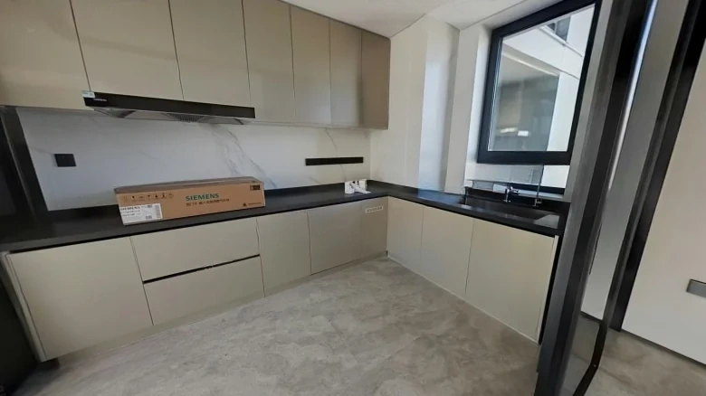 Riverfront Mansion Riverside - View 7