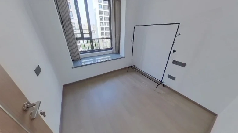 Shou创Ci瑞Xi瑞Yun廷 This direct translation doesn't form a conventional English compound name. A more appropriate translation for marketing or brand purposes could be - View 2