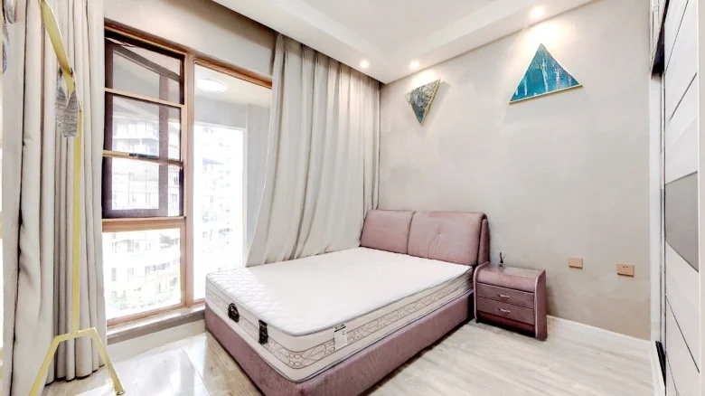 Lushan International Cloud Bank Shorelight - View 4