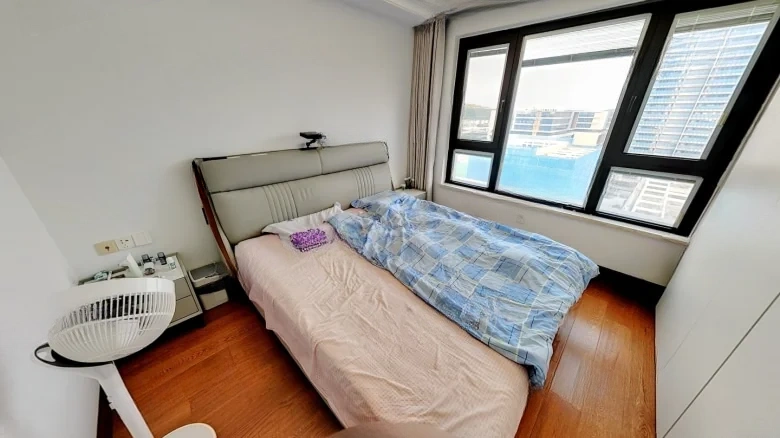 Sky Mansion Heart Adorns Grand Courtyard - View 2