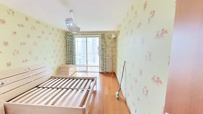 Poly Gold Spring - View 2