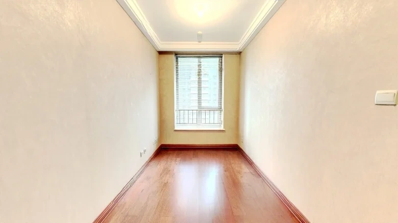 Elegant Ode Residence - View 4